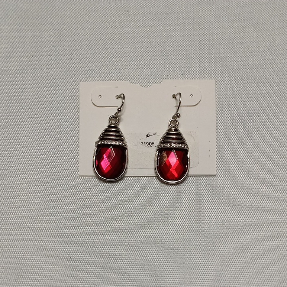 Elegant Red Teardrop Earrings